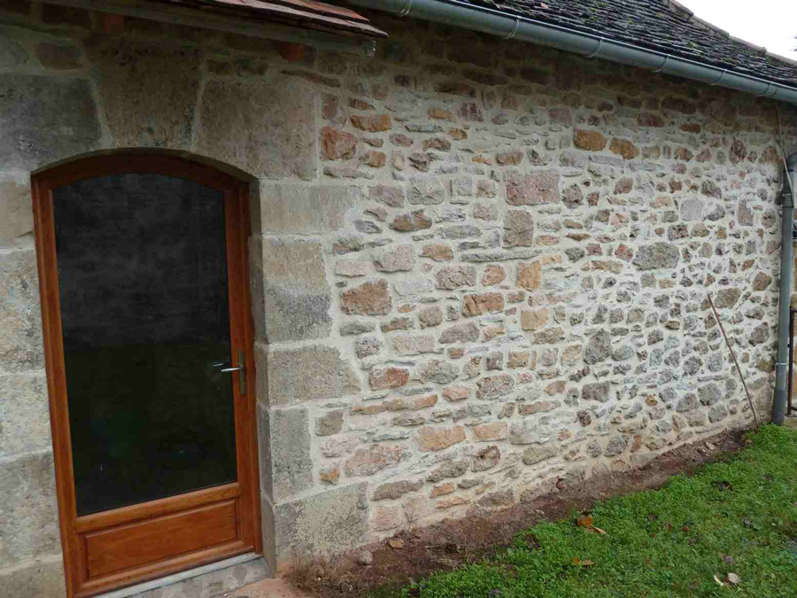 Joint à la chaux, façade en pierre dans la Saône-et-Loire